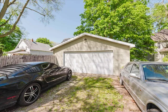 $200,000 | 116 West 8th Street, Matthews, IN 46957