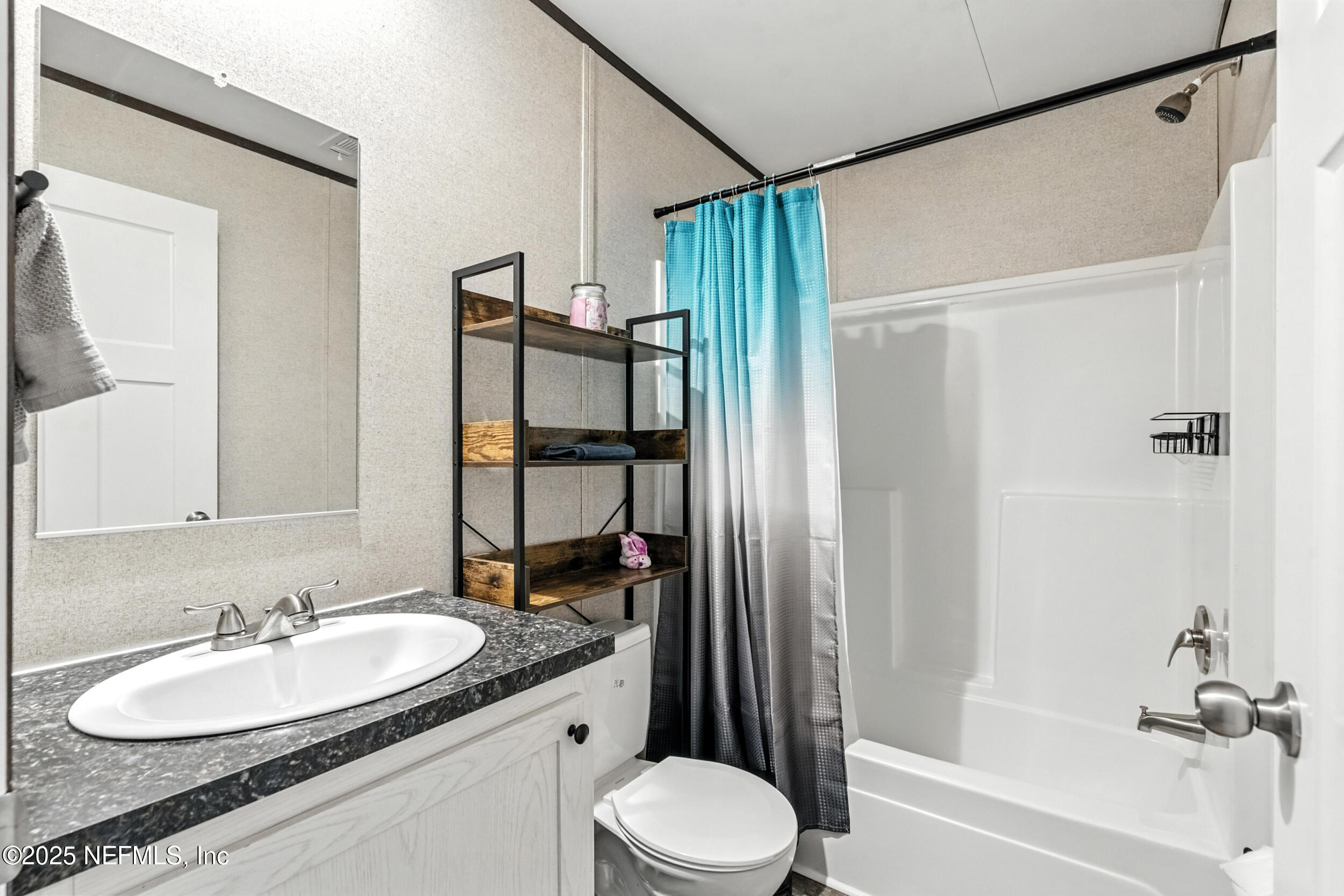 211 Knight Boxx Road Middleburg, FL 32068 - Photo 13 of 35 Guest Bathroom