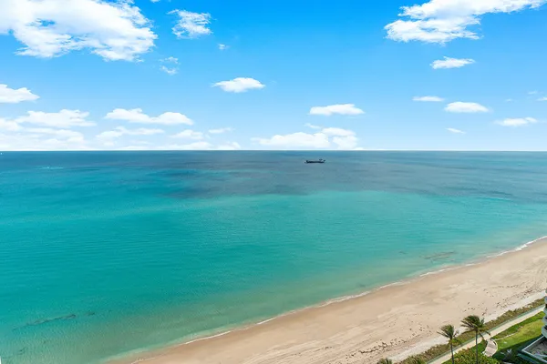 $5,500 | 5080 North Ocean Drive, Unit 19D, Singer Island, FL 33404