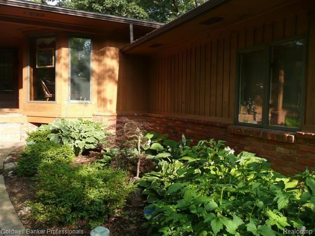 8291 Allen Road Clarkston, MI 48348 - Photo 25 of 25 Wonderful gardens