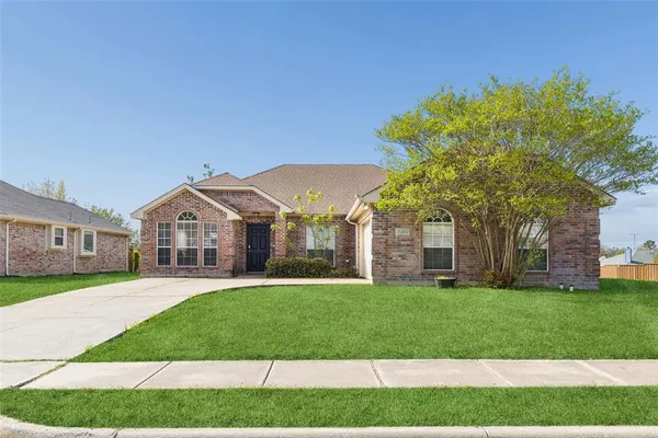 $359,900 | 3202 Creekside Drive, Sachse, TX 75048