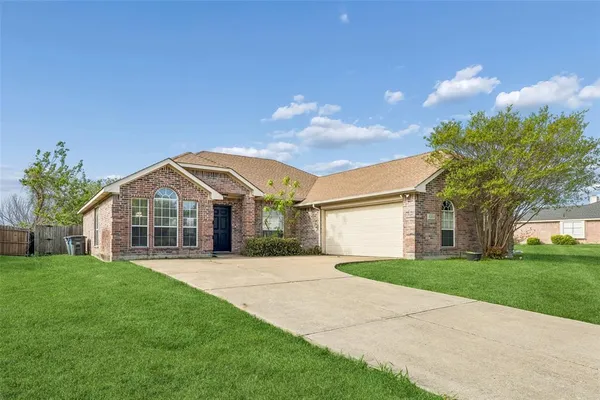 $359,900 | 3202 Creekside Drive, Sachse, TX 75048