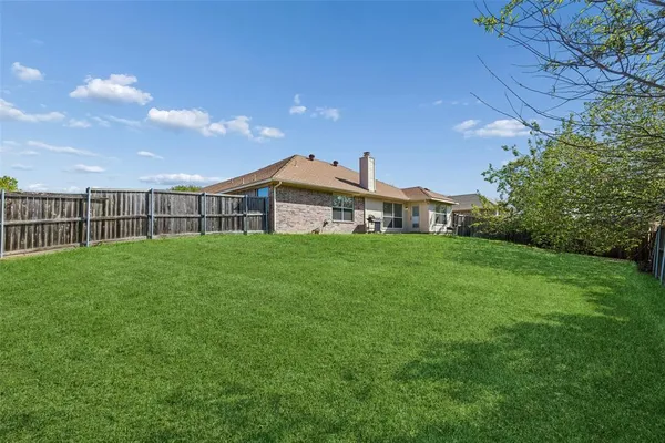 $359,900 | 3202 Creekside Drive, Sachse, TX 75048