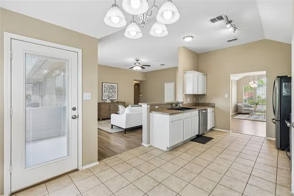 $359,900 | 3202 Creekside Drive, Sachse, TX 75048