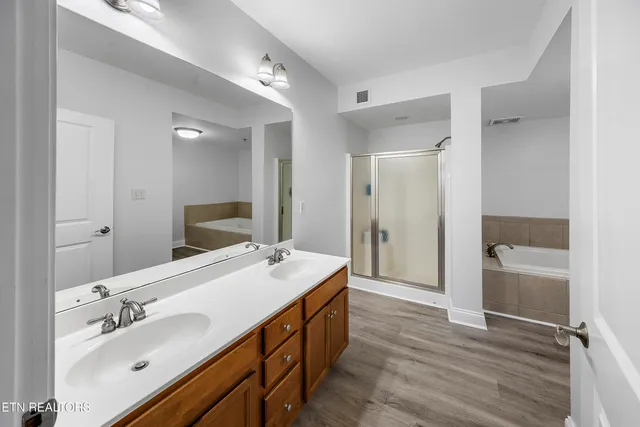 $525,000 | 3001 River Towne Way, Unit 402, Knoxville, TN 37920