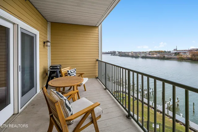 $525,000 | 3001 River Towne Way, Unit 402, Knoxville, TN 37920