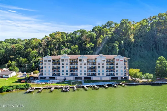 $525,000 | 3001 River Towne Way, Unit 402, Knoxville, TN 37920