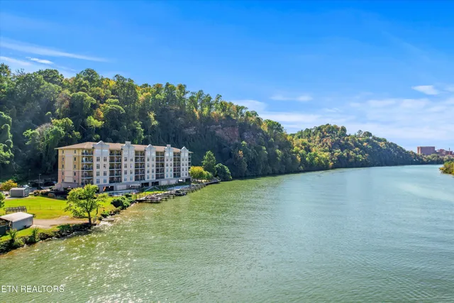 $525,000 | 3001 River Towne Way, Unit 402, Knoxville, TN 37920