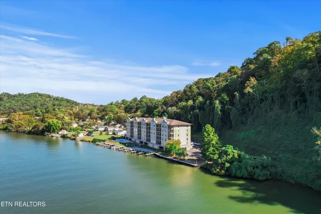 $525,000 | 3001 River Towne Way, Unit 402, Knoxville, TN 37920