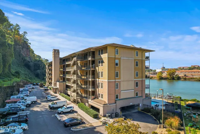 $525,000 | 3001 River Towne Way, Unit 402, Knoxville, TN 37920