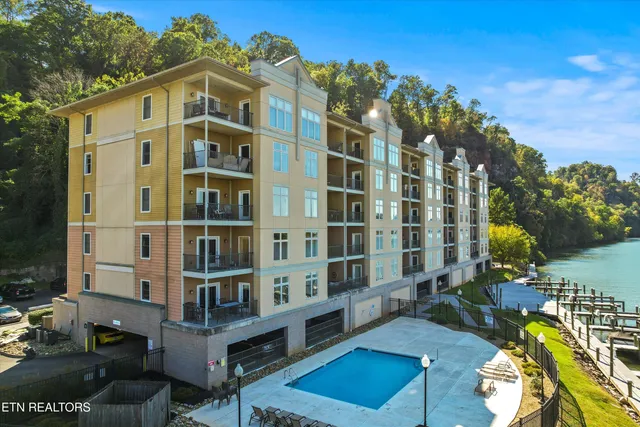 $525,000 | 3001 River Towne Way, Unit 402, Knoxville, TN 37920