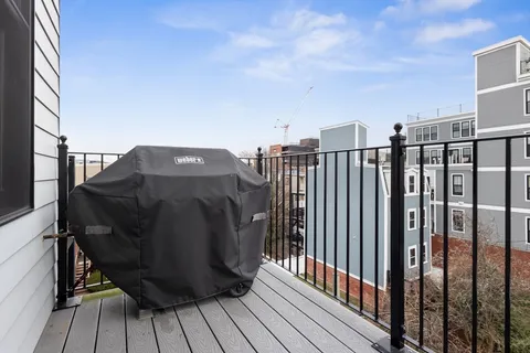 $1,625,000 | 586 East 3rd Street, Unit 3, Boston, MA 02127