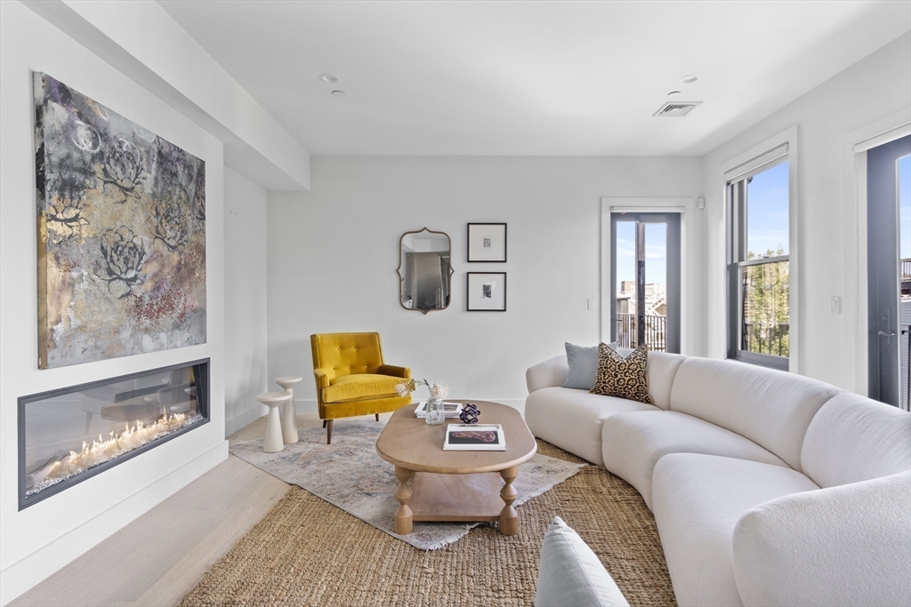 586 East 3rd Street, Unit 3 Boston, MA 02127 - Photo 4 of 35