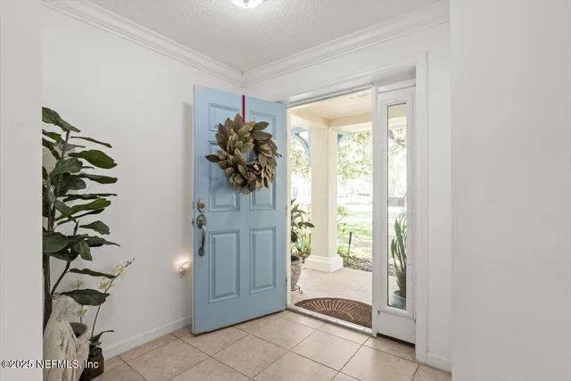 a view of a big room with closet and mirror