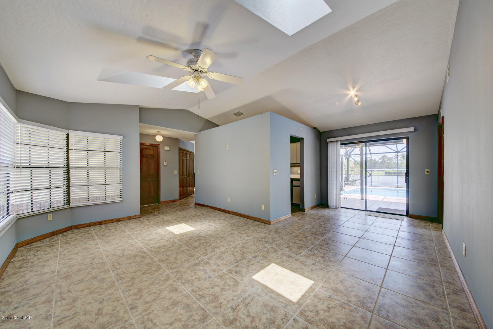 133 Oak Lake Road Melbourne, FL 32901 - Photo 4 of 45 Living & Dining Areas