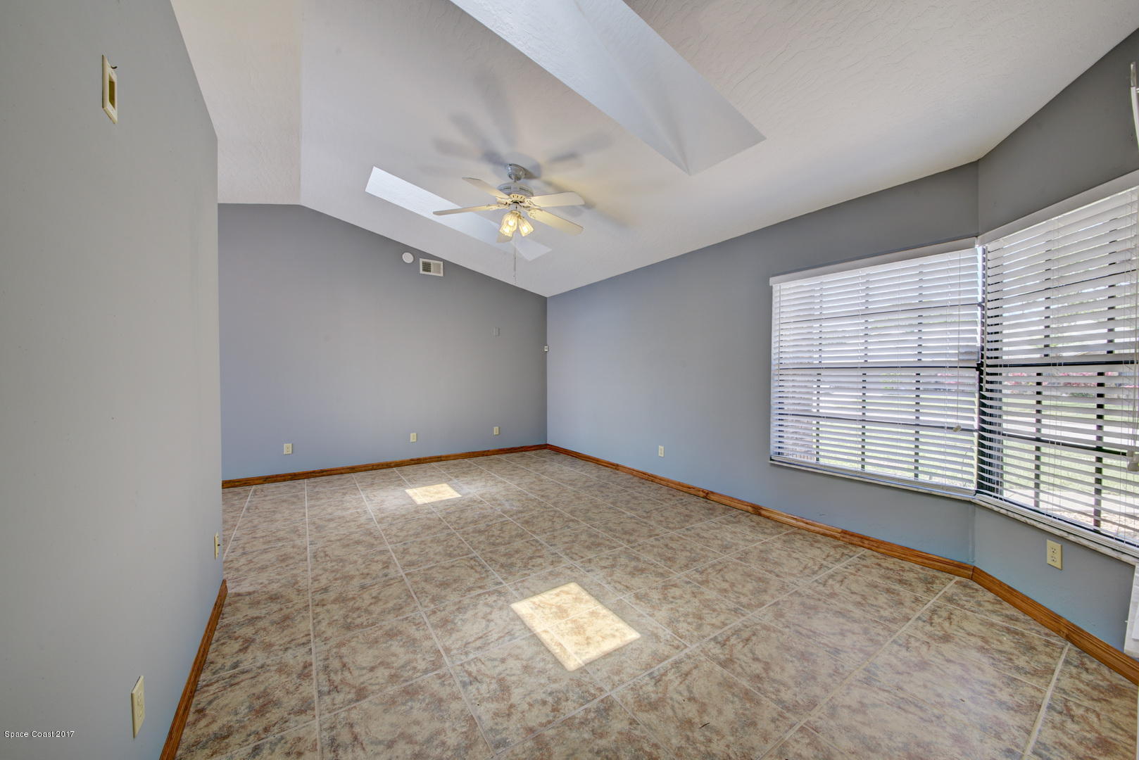 133 Oak Lake Road Melbourne, FL 32901 - Photo 5 of 45 Living Area with Sky Light