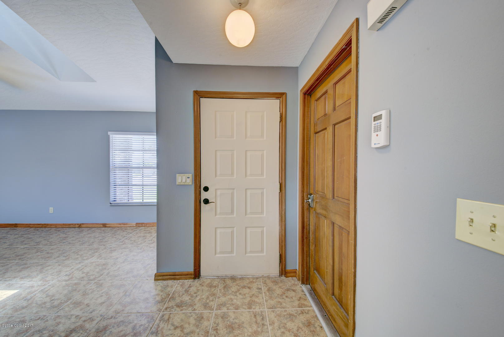 133 Oak Lake Road Melbourne, FL 32901 - Photo 9 of 45 Foyer