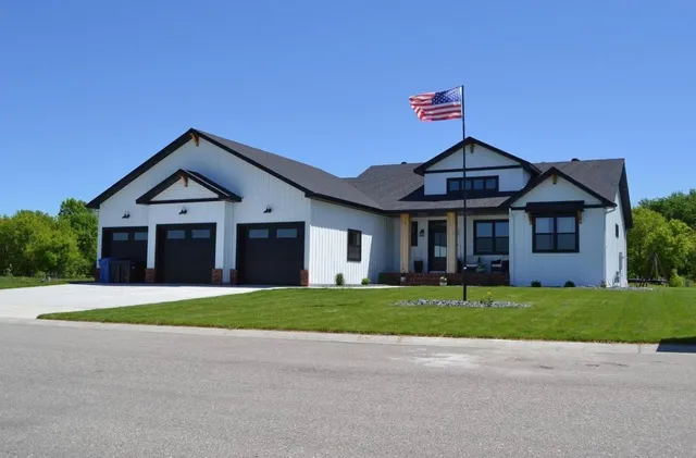 $639,900 | 106 19th Street Northeast, Barnesville, MN 56514