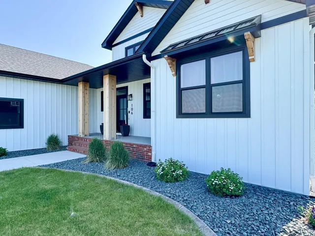 $639,900 | 106 19th Street Northeast, Barnesville, MN 56514