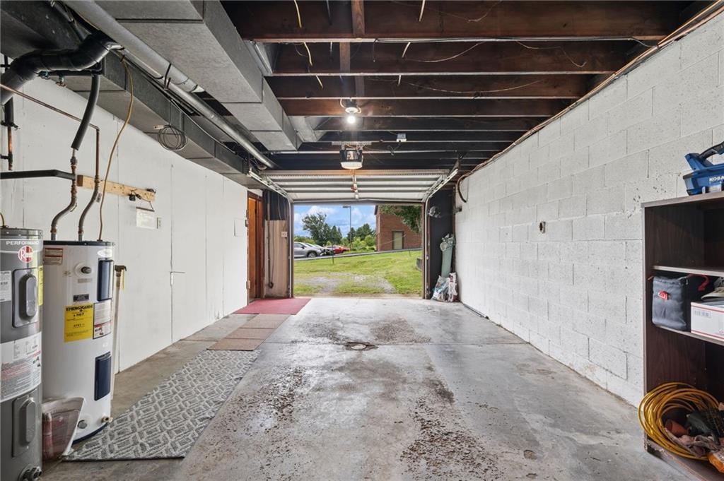 1154 Pittsburgh Road Valencia, PA 16059 - Photo 24 of 37 Back unit garage