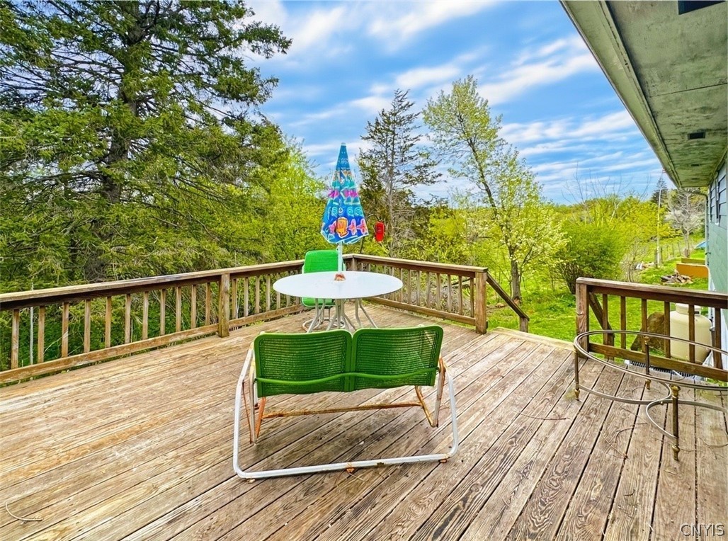 4095 Bleeker Road Vernon, NY 13477 - Photo 35 of 46 Back Deck