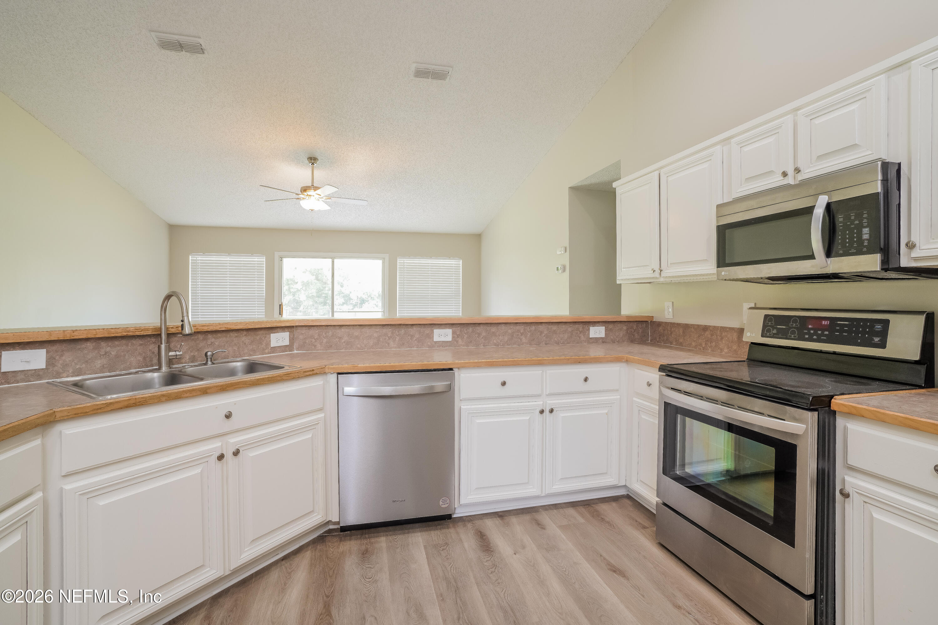 3159 Wavering Lane Middleburg, FL 32068 - Photo 6 of 17 006-photo-kitchen-11235561 (2)