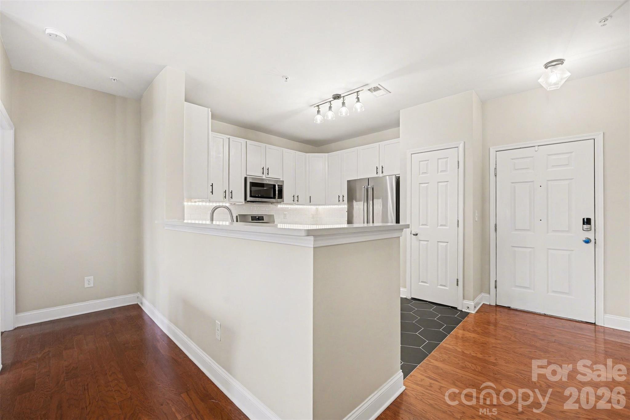 1000 East Woodlawn Road, Unit 111 Charlotte, NC 28209 - Photo 8 of 30