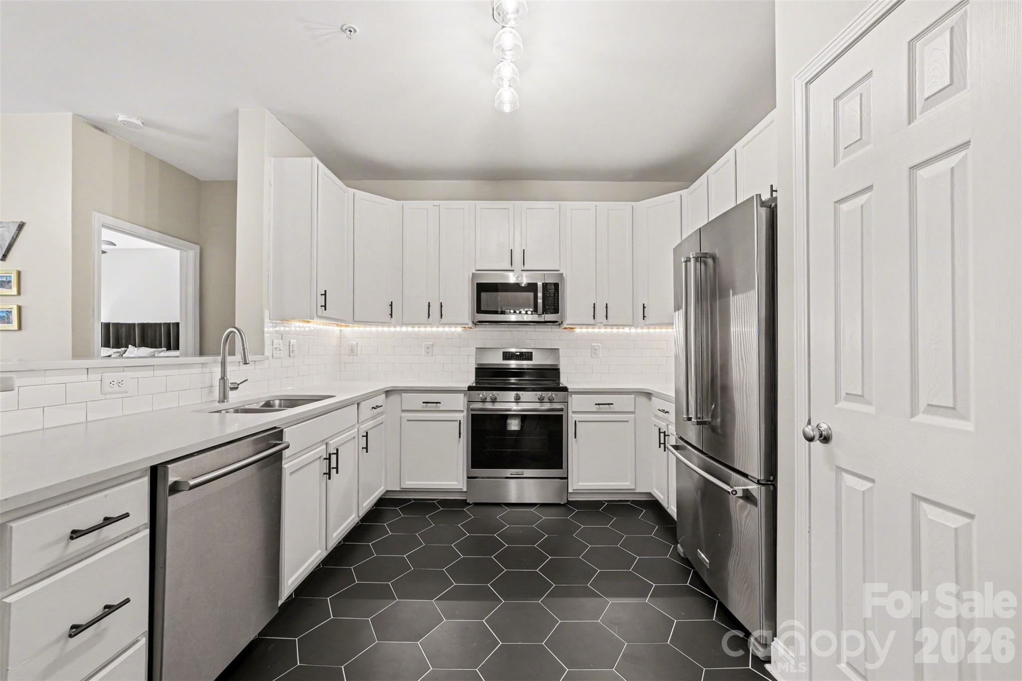 1000 East Woodlawn Road, Unit 111 Charlotte, NC 28209 - Photo 10 of 30