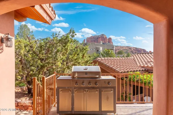 $2,400,000 | 225 Scenic Drive, Sedona, AZ 86336