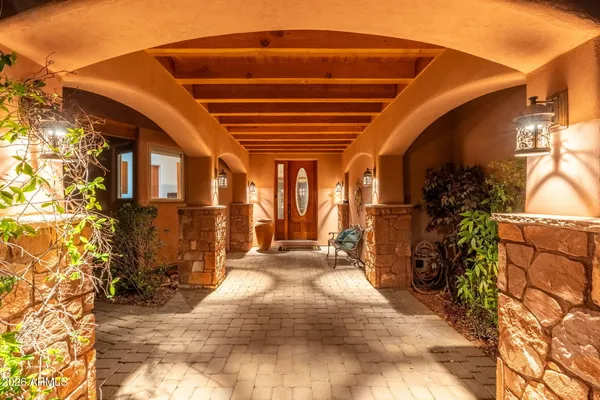 $2,400,000 | 225 Scenic Drive, Sedona, AZ 86336