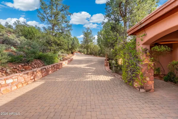 $2,400,000 | 225 Scenic Drive, Sedona, AZ 86336