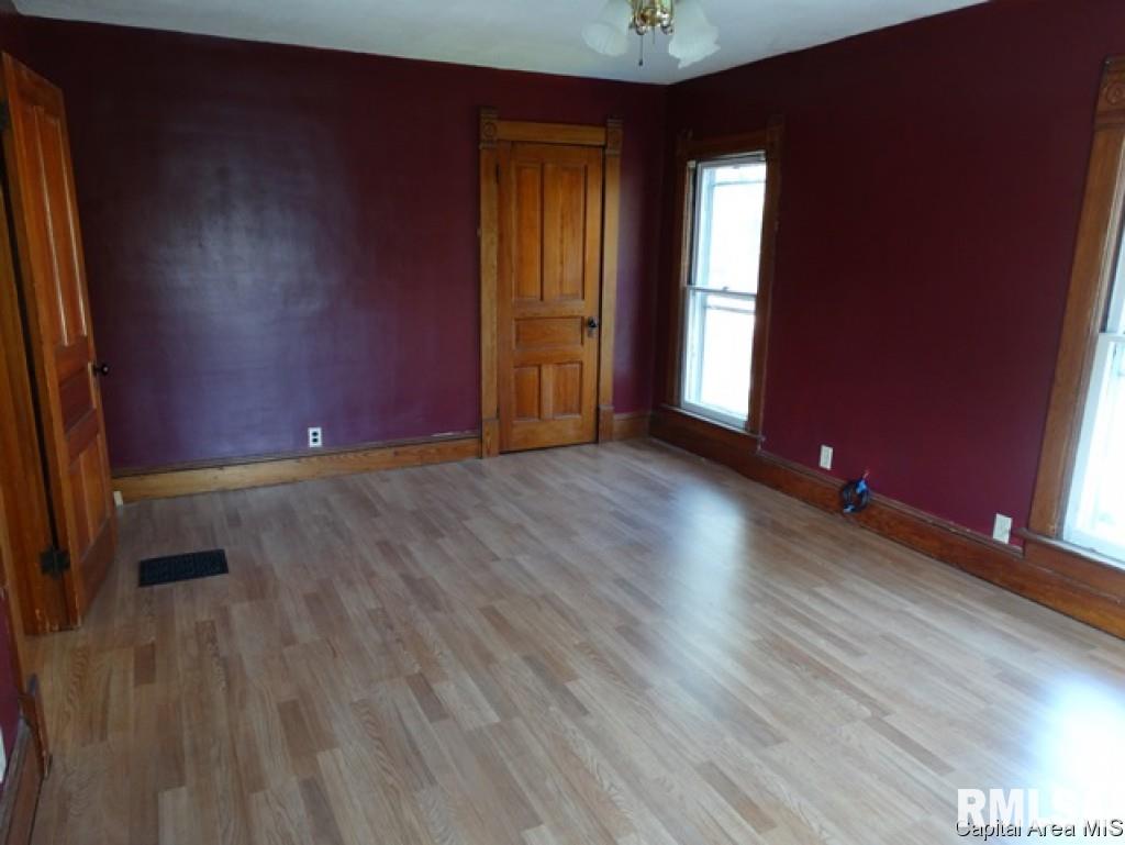 859 Edgehill Road Jacksonville, IL 62650 - Photo 12 of 12 Gallery Image 12