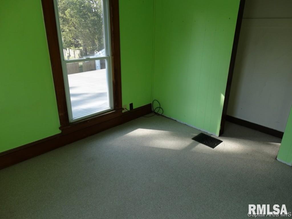 859 Edgehill Road Jacksonville, IL 62650 - Photo 3 of 12 Gallery Image 3