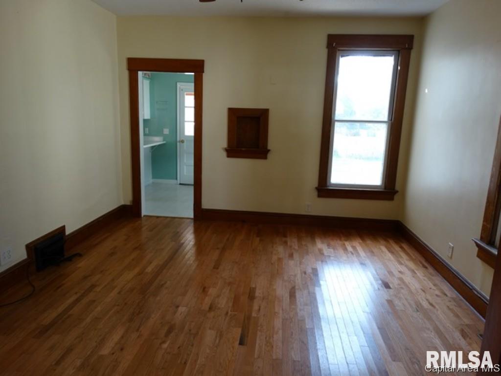 859 Edgehill Road Jacksonville, IL 62650 - Photo 5 of 12 Gallery Image 5