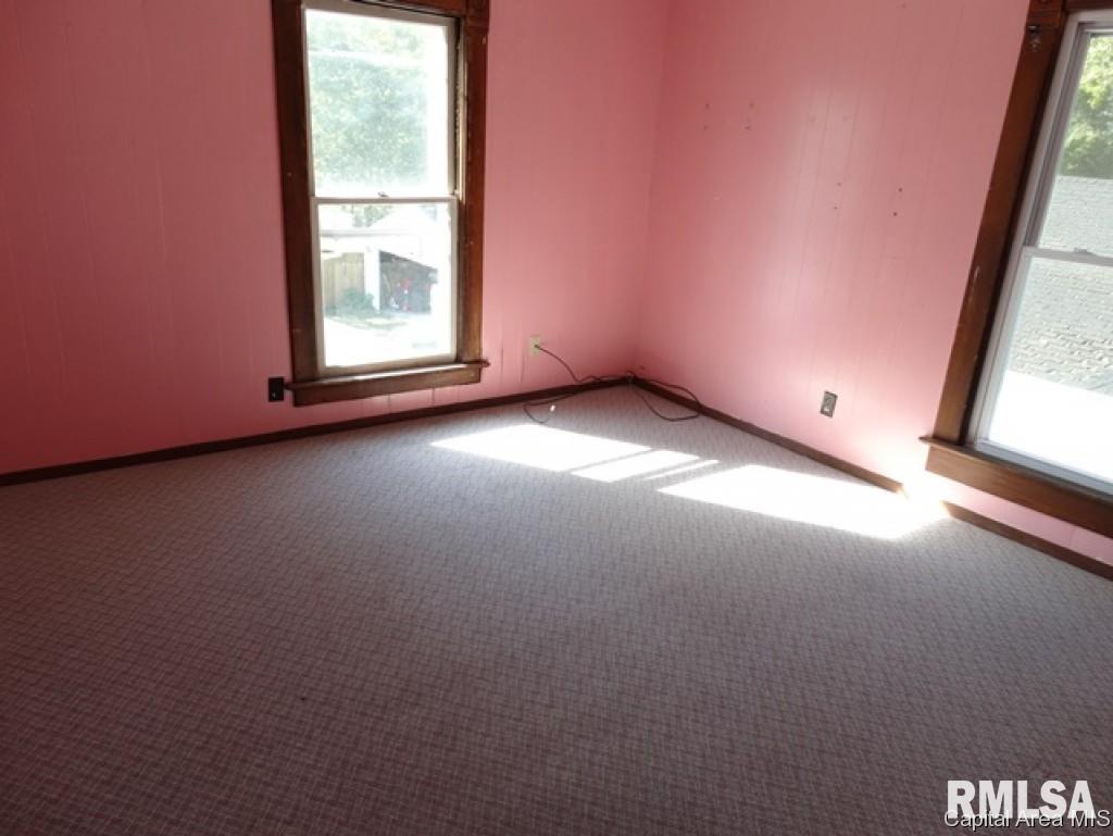 859 Edgehill Road Jacksonville, IL 62650 - Photo 6 of 12 Gallery Image 6