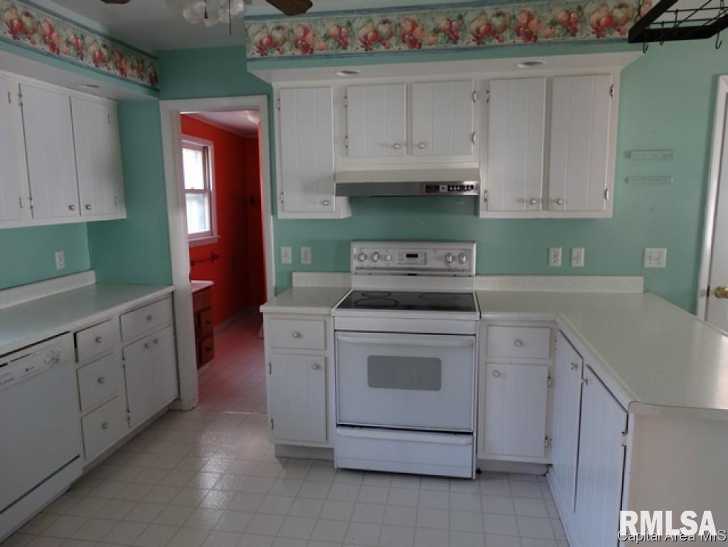 859 Edgehill Road Jacksonville, IL 62650 - Photo 7 of 12 Gallery Image 7