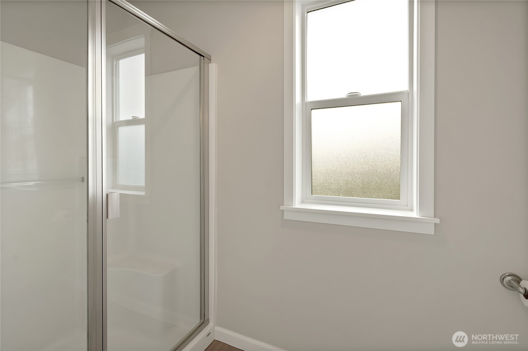 14925 Benton Loop Sumner, WA 98390 - Photo 28 of 40 a bathroom that has a window in it