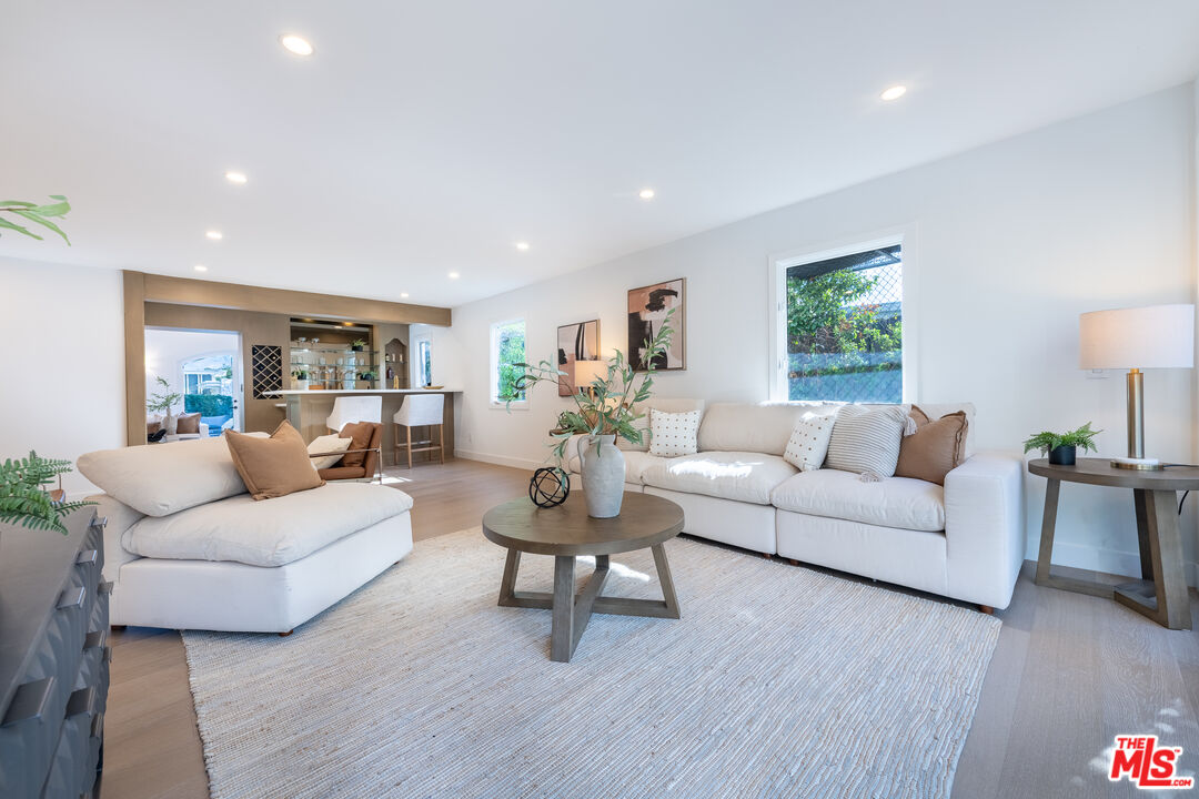 17153 Adlon Road Encino, CA 91436 - Photo 22 of 56 Gallery Image 22