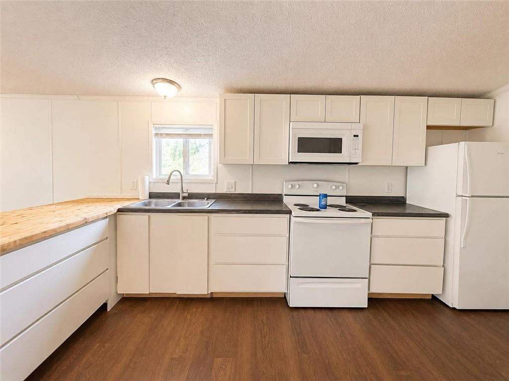 809 West 9th Street Baxter Springs, KS 66713 - Photo 3 of 16