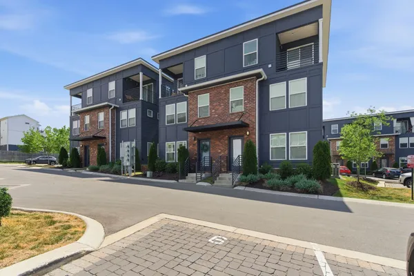 $1,895 | 102 Duke Street, Unit 44, Nashville, TN 37207