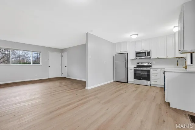 $259,900 | 404 Spring Meadows Drive, Ballwin, MO 63011