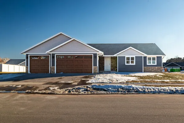 $539,900 | 1938 Arches Drive, Holmen, WI 54636