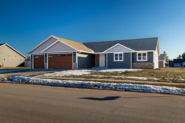 $539,900 | 1938 Arches Drive, Holmen, WI 54636