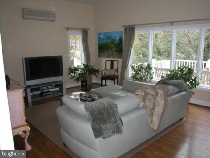 7504 Ben Avon Road Bethesda, MD 20817 - Photo 12 of 15 Family Room