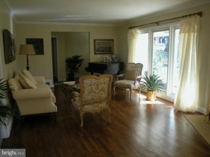 7504 Ben Avon Road Bethesda, MD 20817 - Photo 13 of 15 Living Room