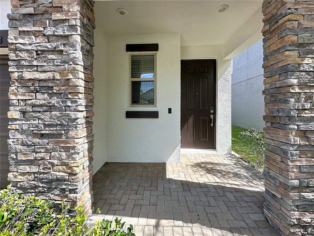 9633 Ivory Drive Ruskin, FL 33573 - Photo 4 of 45