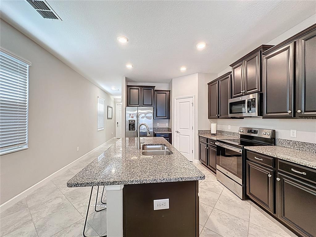 9633 Ivory Drive Ruskin, FL 33573 - Photo 8 of 45