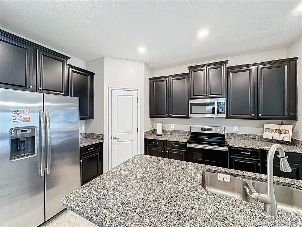 9633 Ivory Drive Ruskin, FL 33573 - Photo 9 of 45