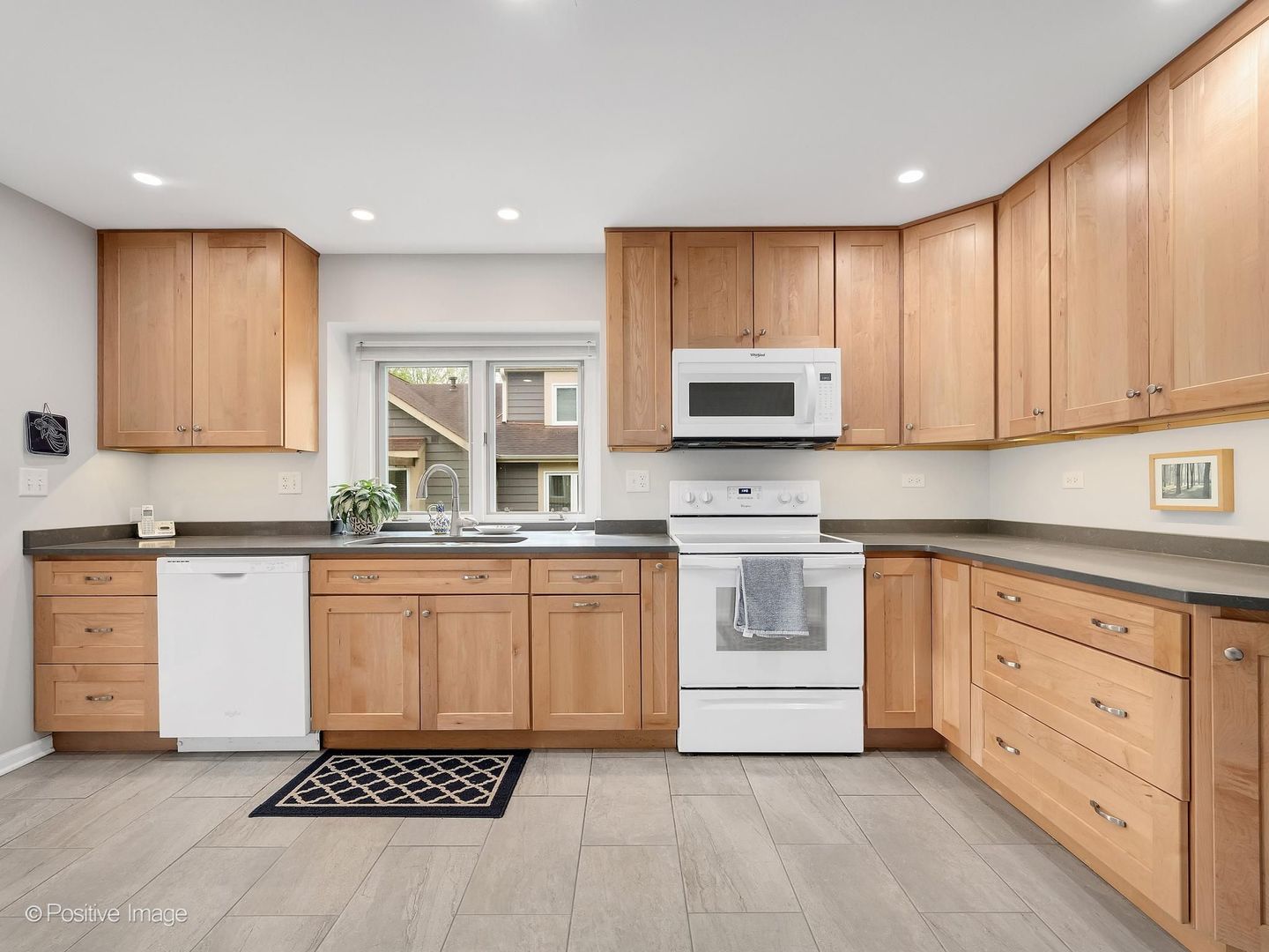 517 Renn Court Wheaton, IL 60187 - Photo 7 of 22 Gallery Image 7