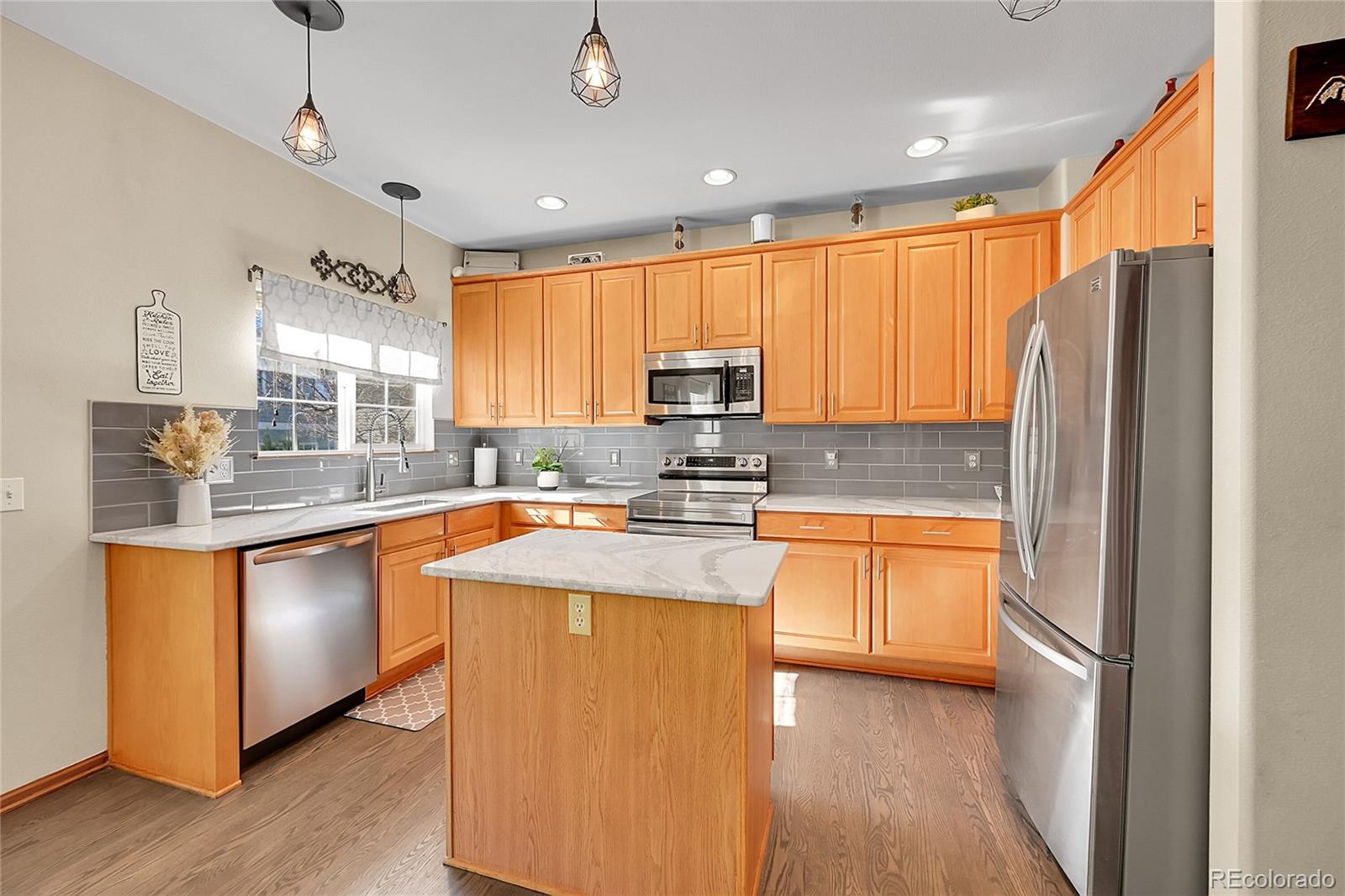 1086 Thornbury Place Highlands Ranch, CO 80129 - Photo 13 of 43